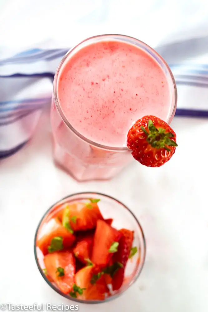 Berry pink smoothie recipe